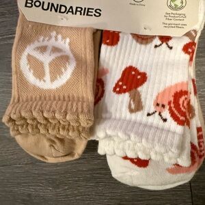 ⭐️ Fun Patterned Socks Set - Tan and White